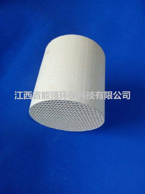 堇青石莫来石刚玉蓄热体